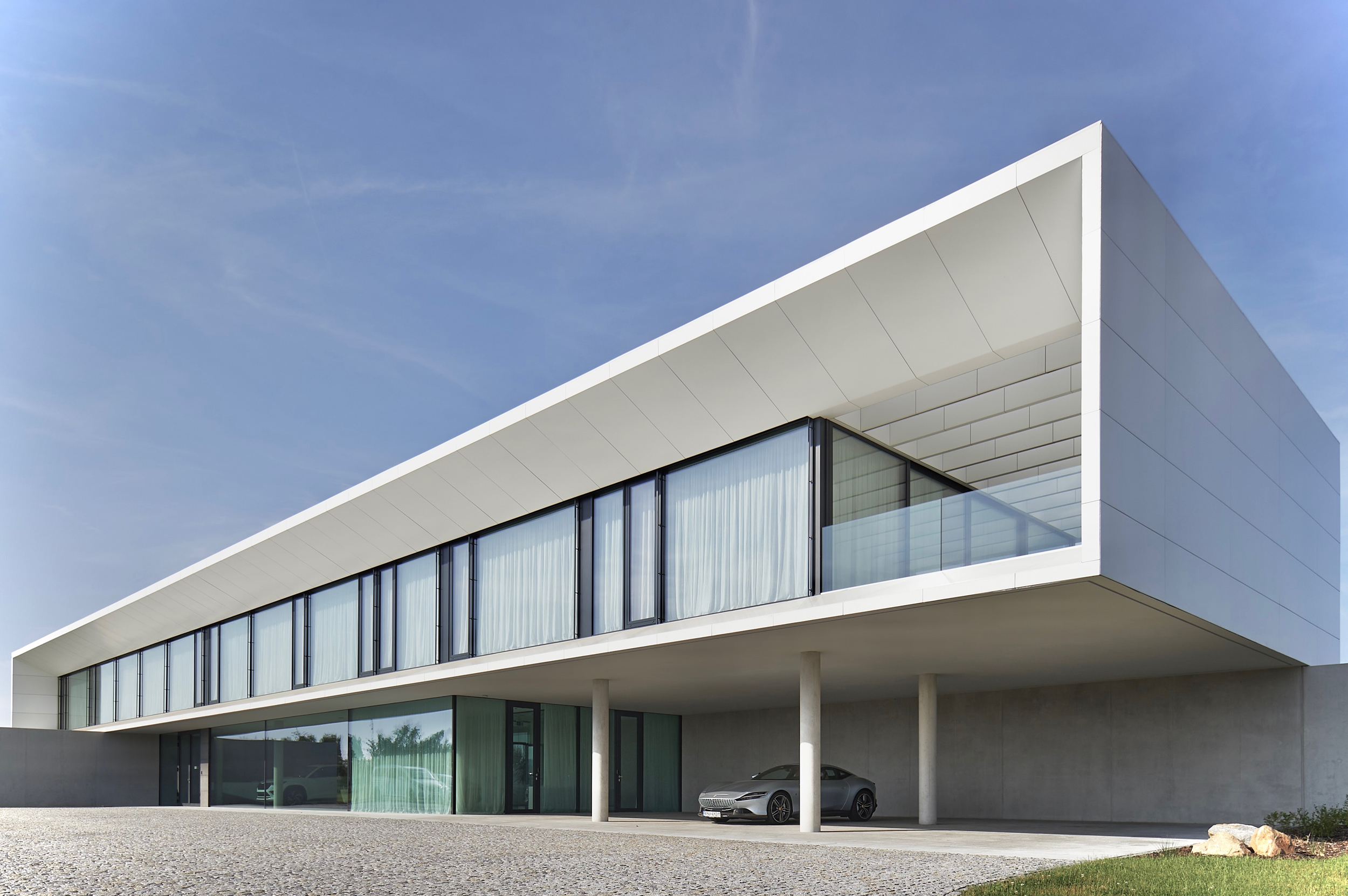 Importo Klatovy - bezrámová okna s izolačním trojsklem a hliníkové prvky Schüco