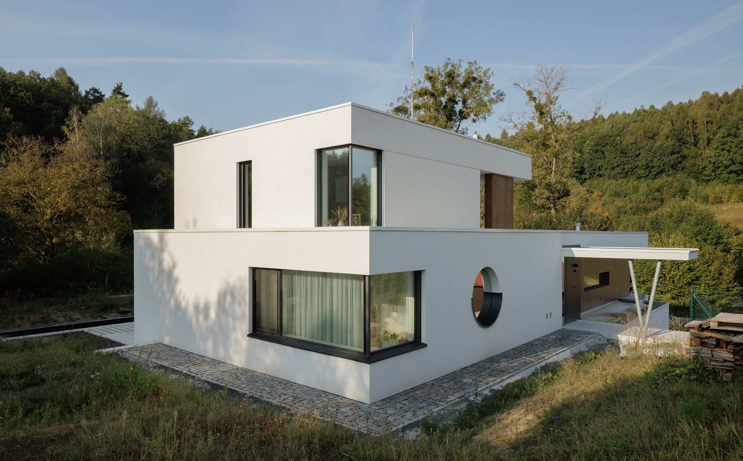 Kulaté bezrámové okno