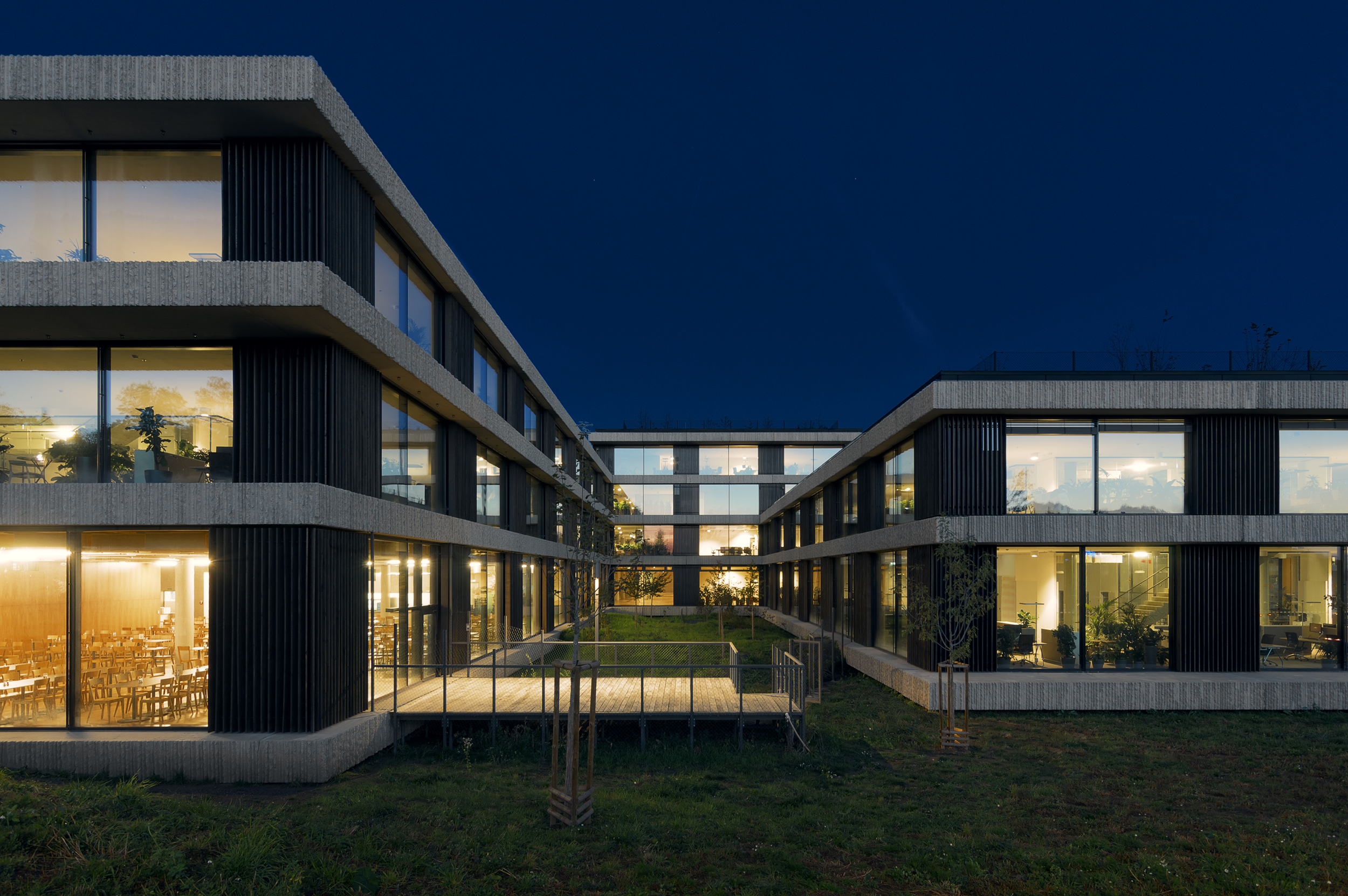 Centrála ČSOB s izolačním velkoformátovým zasklením