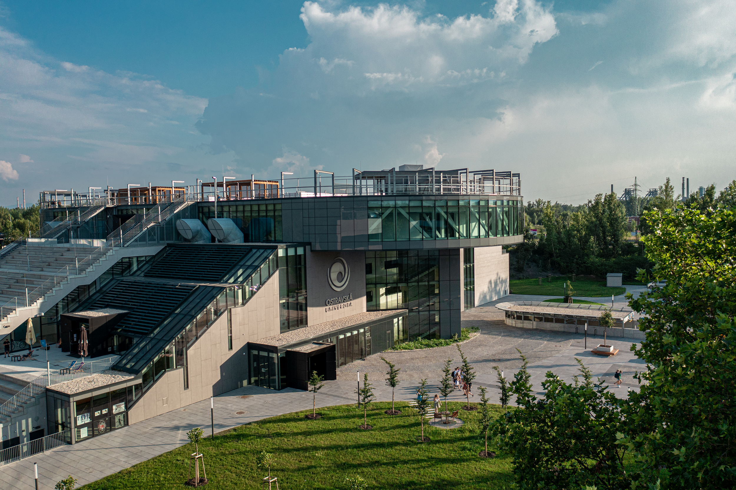 Prémiové velkoformátové zasklení na Ostravské univerzitě v City Campusu