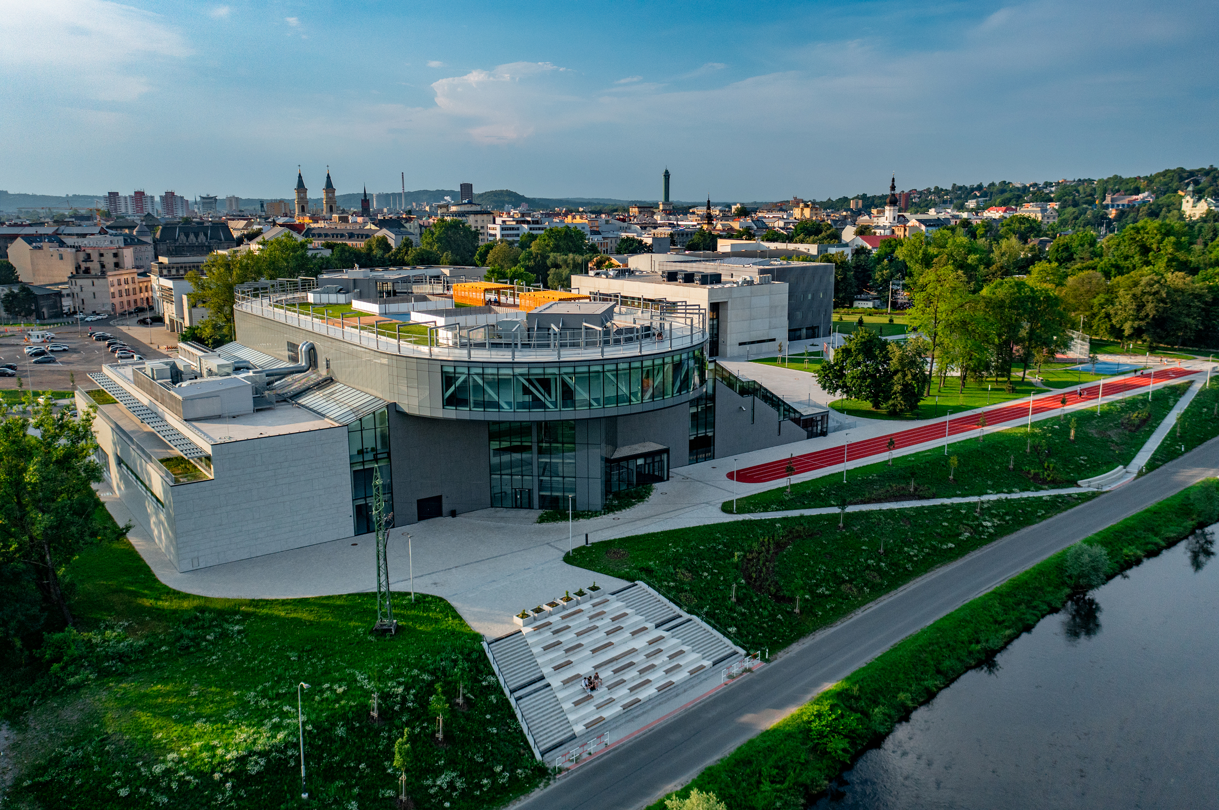 Prémiové velkoformátové zasklení na Ostravské univerzitě