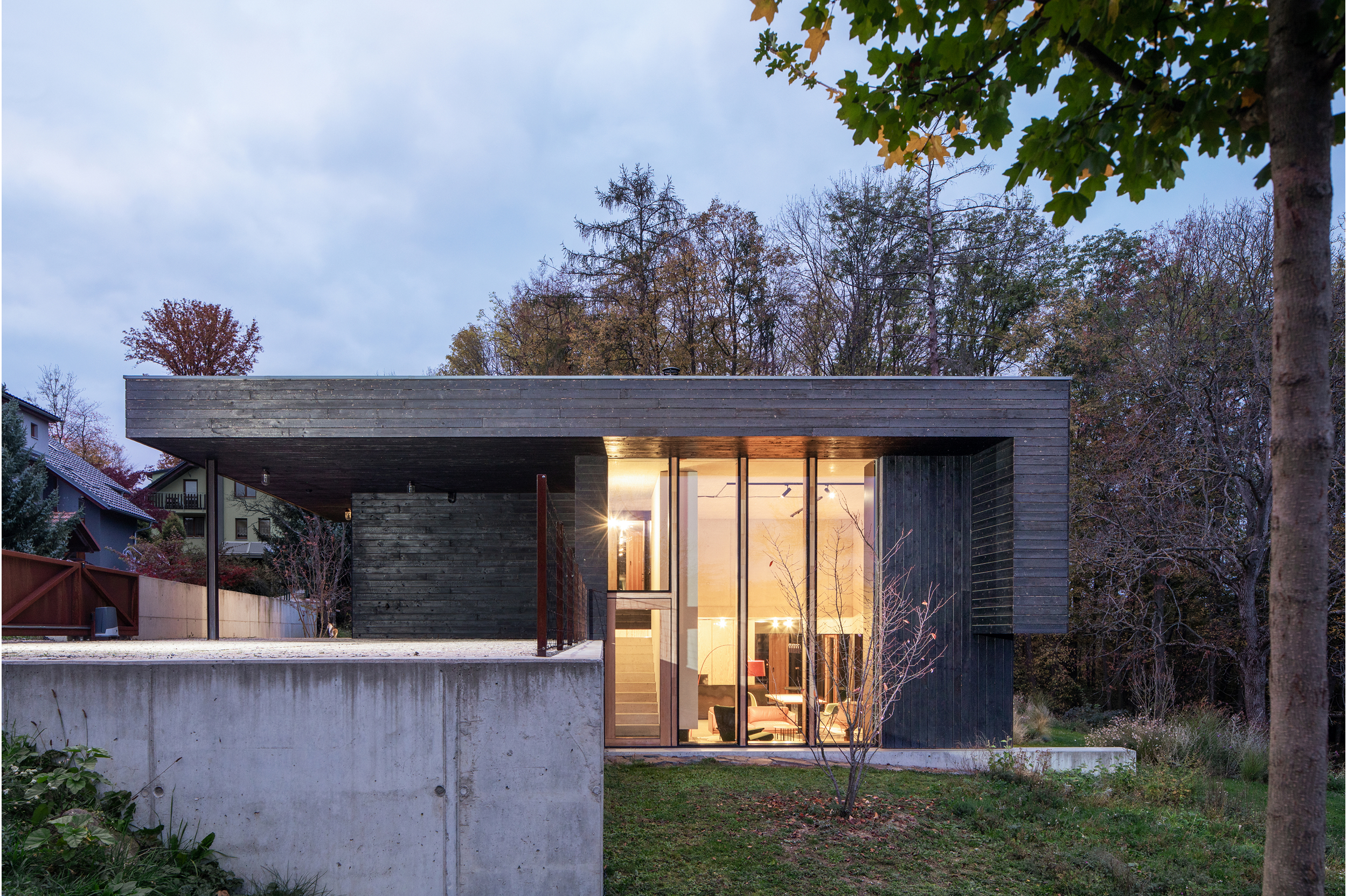 Moderní bezrámová okna pro rodinný dům