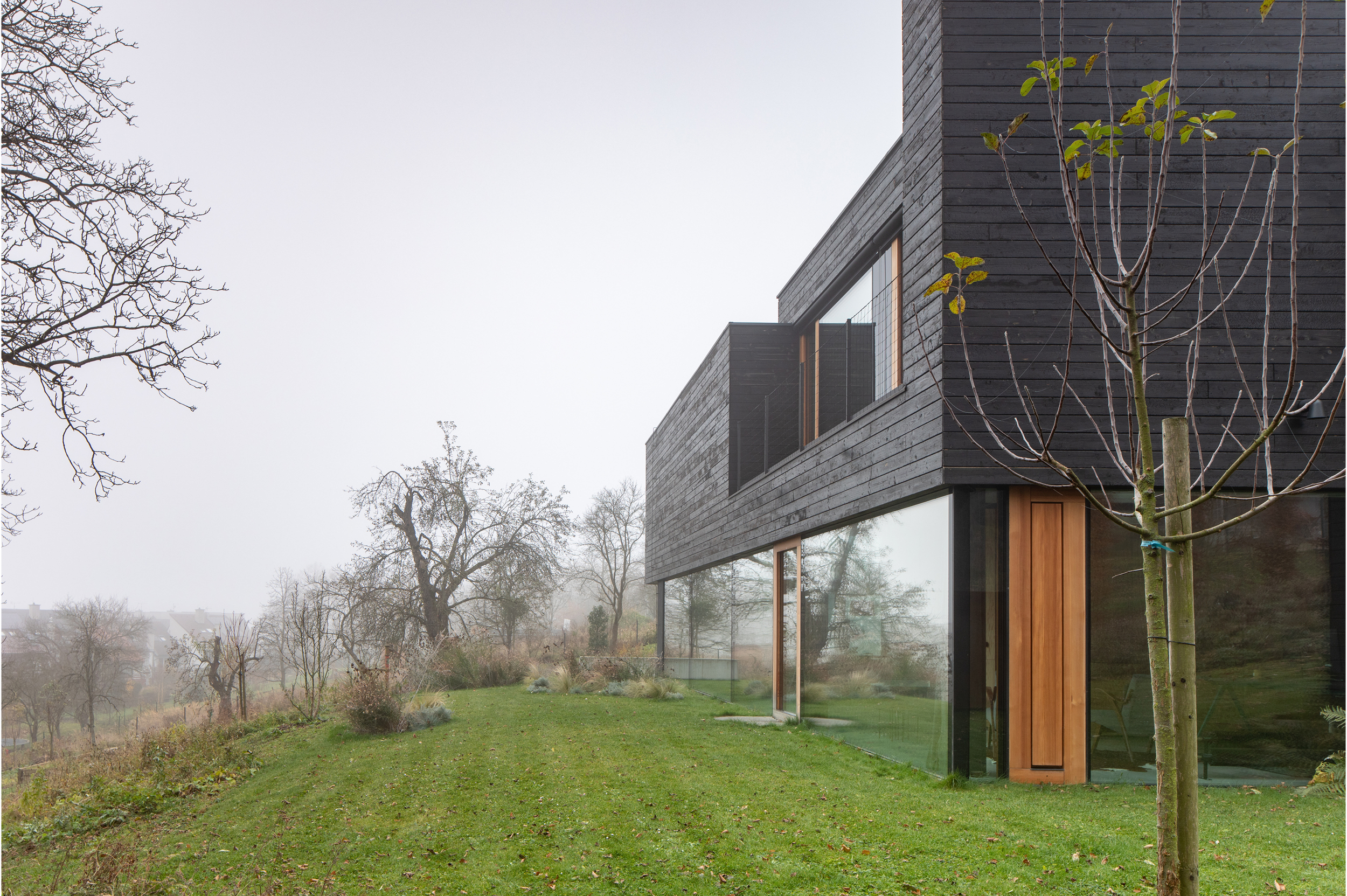 Moderní bezrámová okna pro rodinný dům