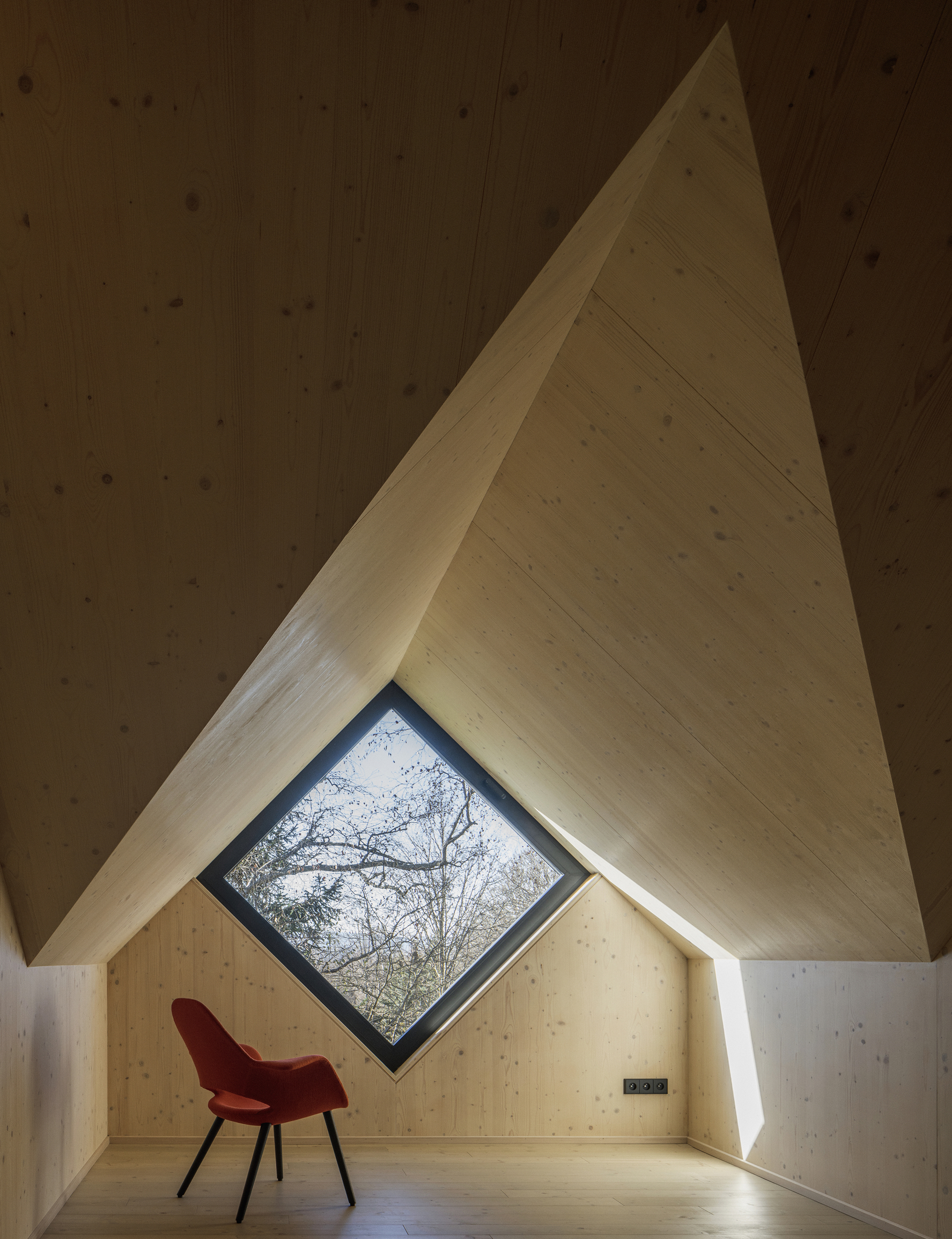 Atypické hliníkové otevíravé okno